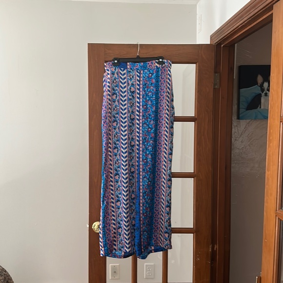 Beautiful silky flowy pants.💙 - Picture 1 of 4
